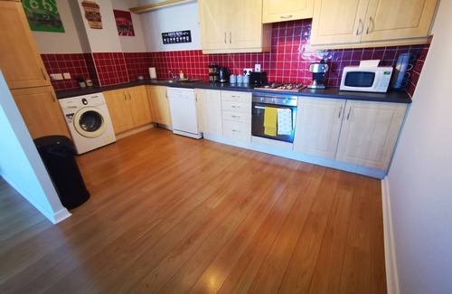 Cathedral Quarter Apartment | This apartment is a 2 bedroom(s), 2 bathrooms, located in Belfast, Northern Ireland.