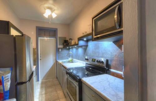 Punta Las Marias Apartment | This apartment is a 2 bedroom(s), 1 bathrooms, located in San Juan, PR.