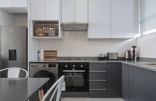 Ballito Apartment | This apartment is a 2 bedroom(s), 1 bathrooms, located in Dolphin Coast, KwaZulu-Natal.