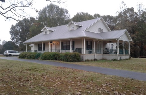 Corinth House | This awsome house in Corinth, Ms. WIFI, HVAC, no extra fees