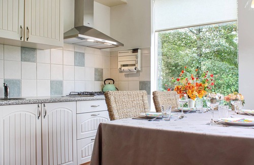 Slootdorp House | This beautiful, child-friendly semi-detached house for 4 people is located on a large plot of no les