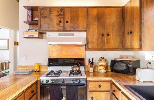 Sugarloaf Cabin | This cabin is a 2 bedroom(s), 2 bathrooms, located in Big Bear, CA.