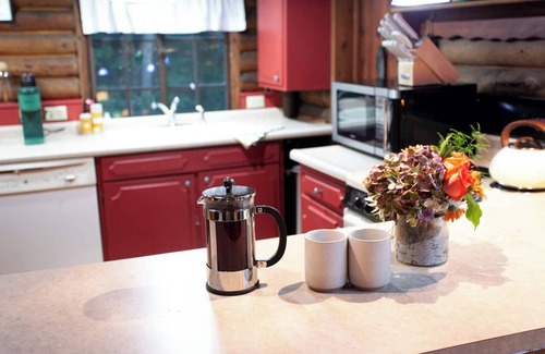 Saugatuck Cabin | This cabin is a 2 bedroom(s), 1.5 bathrooms, located in Saugatuck, MI.