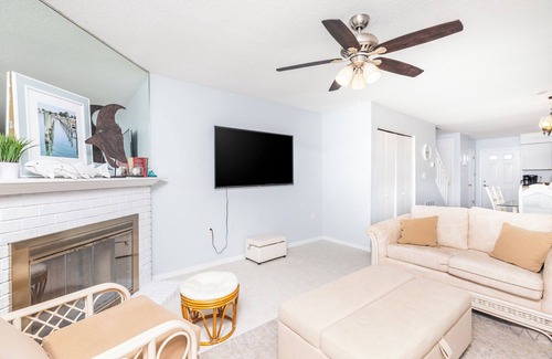 Heron Harbour Isle Condo | This charming vacation rental is ideally situated just moments from Northside Park!