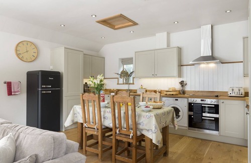 Kingham Cottage | This cottage combines rural charm with a luxurious finish and peaceful location.
