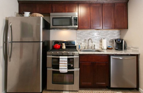 Central Point Cottage | This cottage is a 1 bedroom(s), 1 bathrooms, located in Gold Hill, OR.