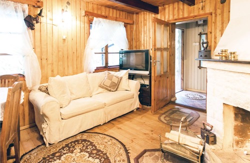Barczewo House | This cottage is located on a small hill, directly on the lake with its own jetty.