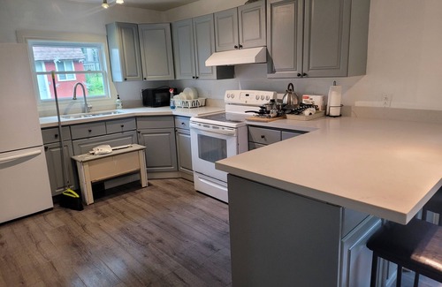 Keswick House | This Cozy place close to everywhere. Enjoy your stay!