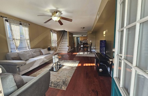 Towson Apartment | This duplex is a 3 bedroom(s), 2 bathrooms, located in Towson, MD.