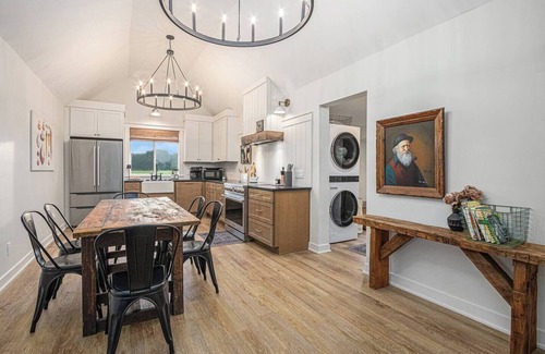 South Haven House | This house is a 2 bedroom(s), 2 bathrooms, located in South Haven, MI.