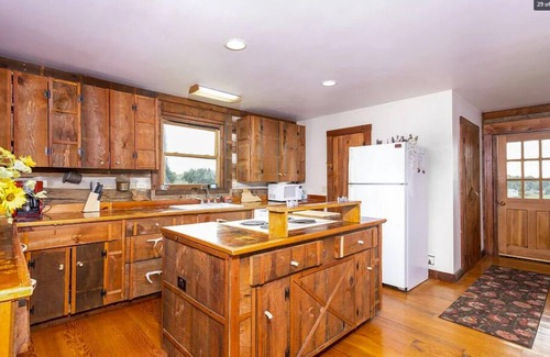 Winchester House | This house is a 2 bedroom(s), 2 bathrooms, located in Winchester, VA.
