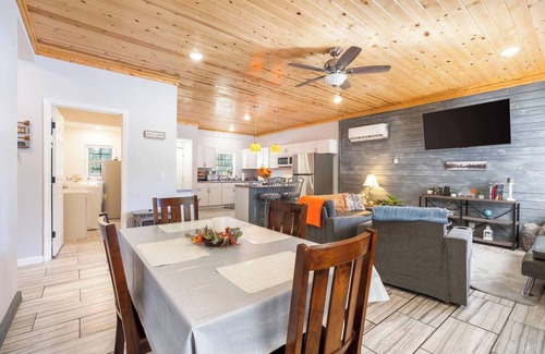 Dunnegan House | This house is a 2 bedroom(s), 2 bathrooms, located in Fair Play, MO.