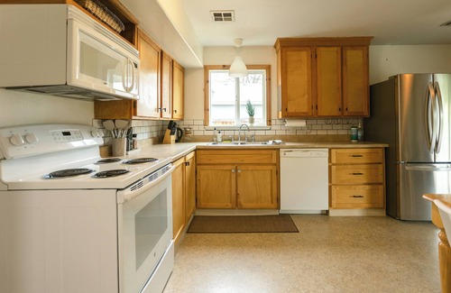 Central Point House | This house is a 3 bedroom(s), 2 bathrooms, located in Central Point, OR.