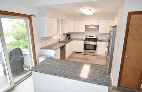 Eastward Look House | This house is a 6 bedroom(s), 3 bathrooms, located in Narragansett, RI.