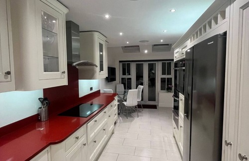 Chalfont St Peter House | This luxurious home features an outdoor gym, hot tub, BBQ area and cinema room.n