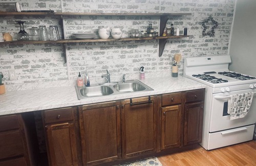 Florida South Atlantic Coast Cottage | This old Florida feeling getaway is 420 friendly and a great place to just relax