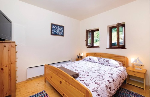 Glina House | This pretty little cottage is located in a quiet village very close to the river Kupa and is surroun