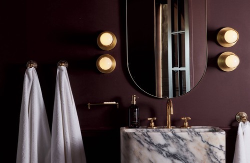 Stratford Hotel | This spacious flat is by far the most romantic suite in Hotel Julie—perfect for lovers.