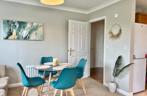 Hatfield Apartment | This weekend! Two double rooms with parking in quiet well-kept flat