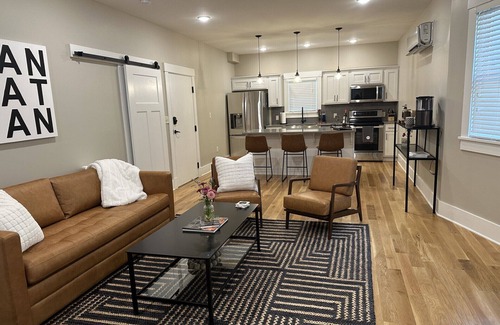 Manhattan Apartment | Thompson House #2-Overlooking City Park. Walk to Campus, Aggieville & Downtown