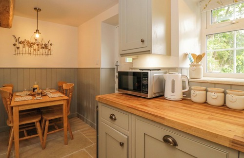 Fairford Cottage | THORN COTTAGE, family friendly, character holiday cottage in Fairford