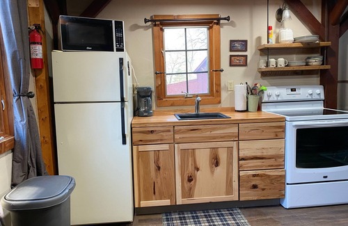 Lansing Cabin | Thornwood Cottage is the perfect little get away