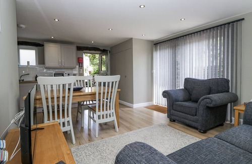 Warton Cottage | THREAGILL, pet friendly, character holiday cottage in Carnforth
