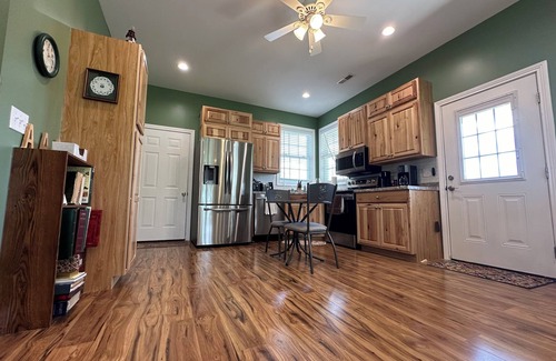 Cane Valley House | Three-A Hideaway less than 5 miles from Holmes Bend Marina.
