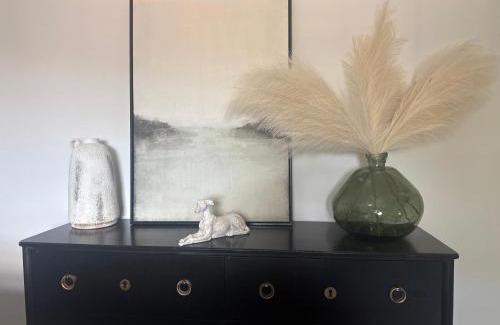 Marshborough Apartment | Three Acorns Court