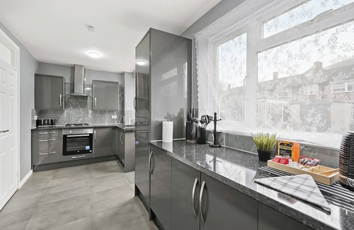 Abbey Wood House | Three Bed Luxury Home in London 7 mins from train station