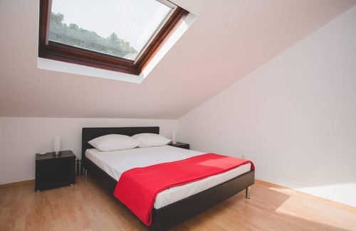 Pucisca Apartment | Three bedroom apartment with terrace and sea view Pučišća, Brač (A-5637-a)