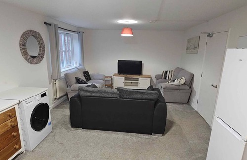 Mynydd Isa Apartment | Three-Bedroom Apartment Private Kitchen Pet-Friendly