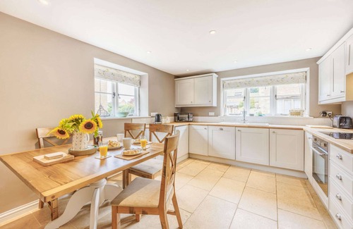 Little Rissington Cottage | Three bedroom Cotswold holiday home near Bourton-on-the-Water -The Old Farmhouse