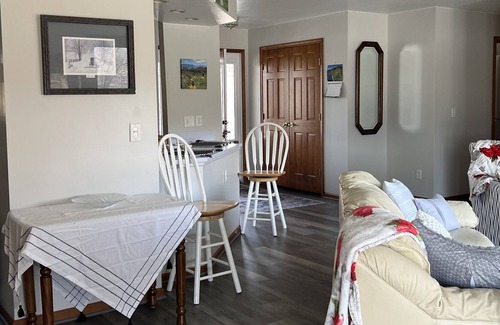 Logansport House | Three bedroom cottage on the Wabash river.