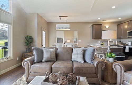 Camdenton Cottage | Three-bedroom cottage overlooking 15th fairway at Old Kinderhook golf course!