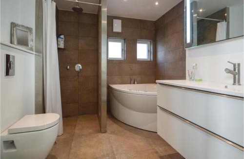 Flovt Strand House | Three-Bedroom Holiday Home In Haderslev