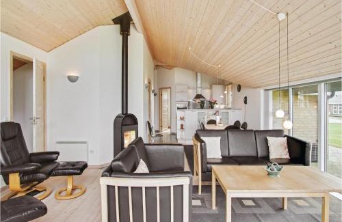 Vinderup House | Three-Bedroom Holiday Home In Vinderup