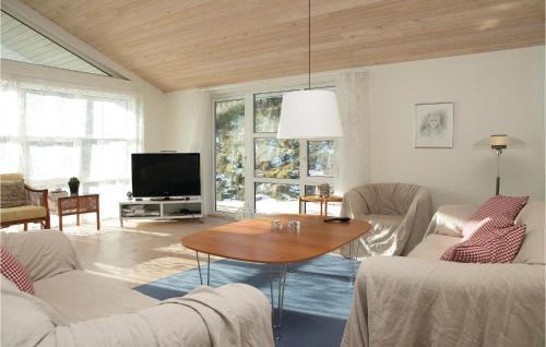 Blokhus House | Three-Bedroom Holiday Home In Blokhus