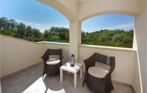 Mofardini House | Three-Bedroom Holiday Home In Kmacici