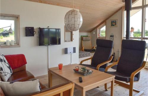 Bratten Strand House | Three-Bedroom Holiday Home In Jerup