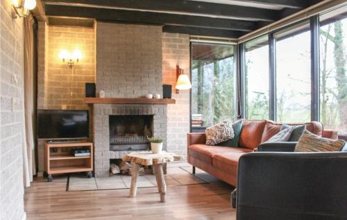 Reutum House | Three-Bedroom Holiday Home In Reutum