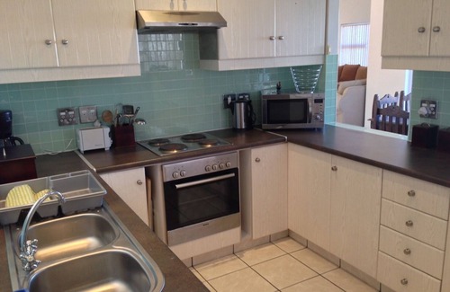 Kleinmond House | Three-Bedroom Holiday House - Picolla Bocca Villa