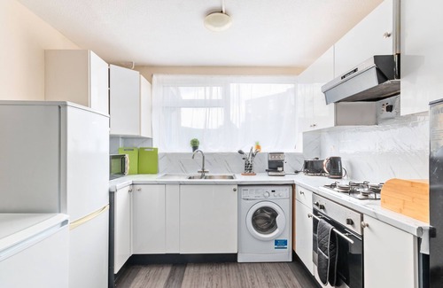 Glyndon House | Three-Bedroom House w/garden
