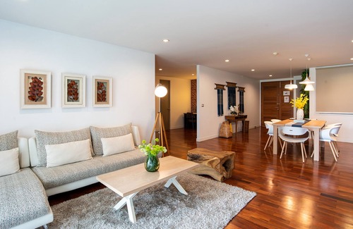Chidlom Apartment | Three-Bedroom Suite 2 (225 Sqm.)