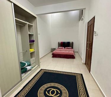 Pasir Gudang House | three bedroom tarraced house - RainaHomestay Pasir Gudang