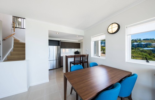 Airlie Beach Apartment | Three Bedroom Two Bathroom Two Level Top Floor Luxe Spa Penthouse