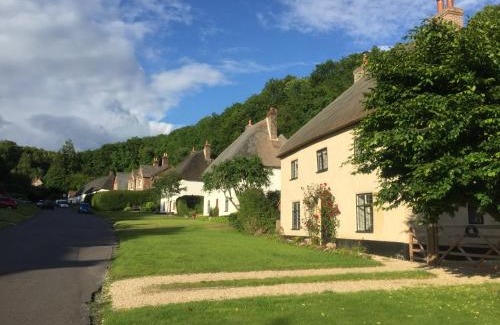 Milton Abbas House | Three Little Pigs Luxury Cottage