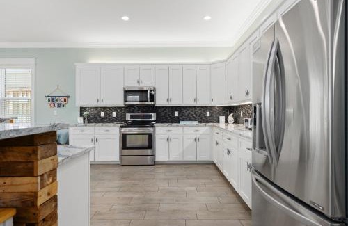 Kiska Beach House | Three Master Bedrooms! Easy Beach Access! Gulf Views