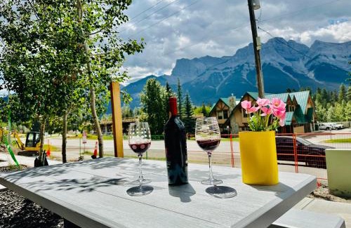 Canmore Apartment | Three Townhouse Combo - Family Mountain Retreats