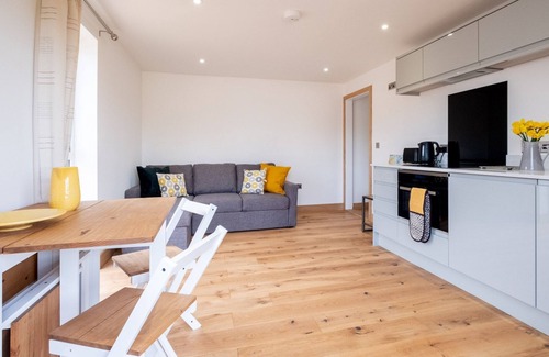 Pettistree Cottage | Three Tuns Apartments - Maple - sleeps 2 guests in 1 bedroom